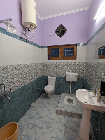 Master Bedroom in 2 BHK Independent House at Gms Road – for Rent