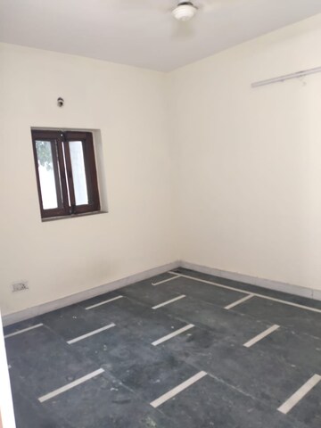 Room in 4 BHK Independent House at RWA Apartments Sector 50, Sector 50 – for Sale