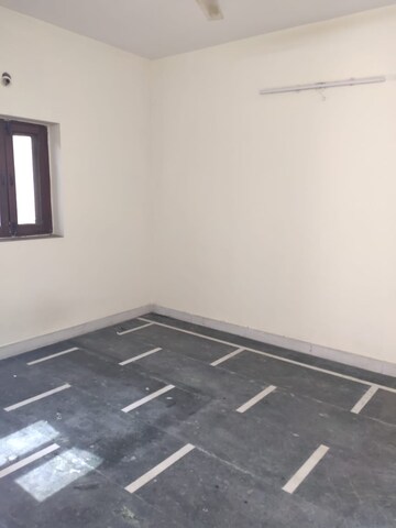 Room in 4 BHK Independent House at RWA Apartments Sector 50, Sector 50 – for Sale