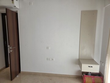 Room in 2 BHK Apartment at Hiranandani Highland, Powai – for Rent