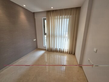 Room in 2 BHK Apartment at Hiranandani Highland, Powai – for Rent