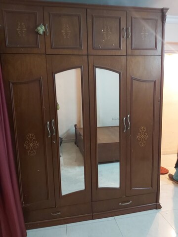 Furnished Amenities in 1 BHK Apartment at Bandra West – for Rent