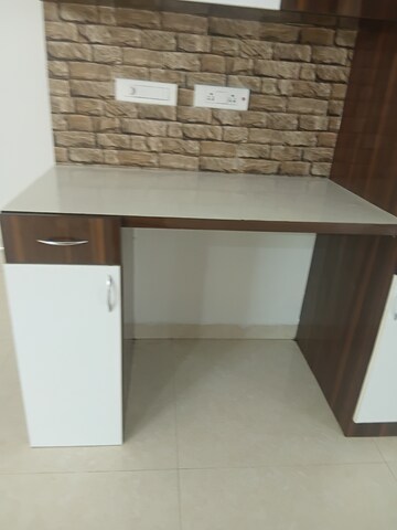 Room in 3 BHK Apartment at Puppalaguda – for Rent