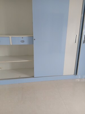 Room in 3 BHK Apartment at Puppalaguda – for Rent