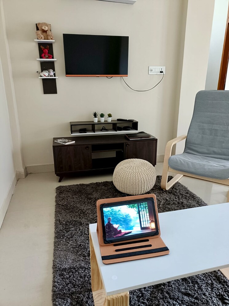 undefined, sector 14 6+ Bedroom 112 Sq.Mt. Independent House In Sector 14 Noida 9569813