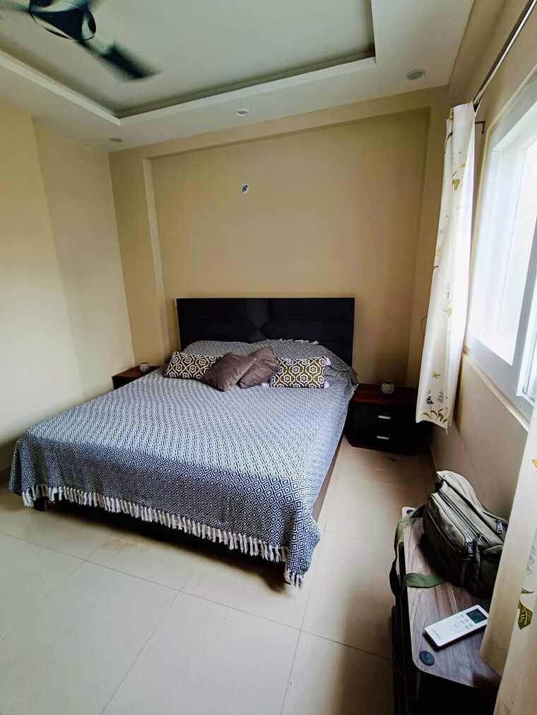 Bedroom, sector 14 6+ Bedroom 112 Sq.Mt. Independent House In Sector 14 Noida 9569813