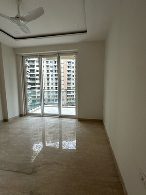 Room in 2 BHK Apartment at Ambience Creacions, Sector 22 – for Rent