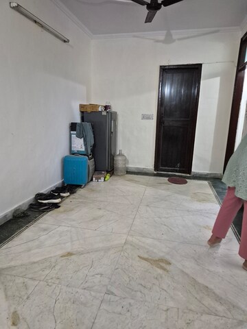 Room in 2.5 BHK Builder Floor at Uma Cooperative Society, Mayur Vihar 1 – for Rent