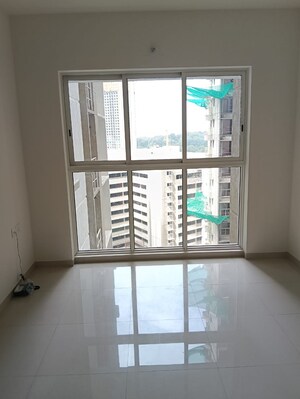 Room in 1 BHK Apartment at Lodha Amara, Kolshet Road – for Rent