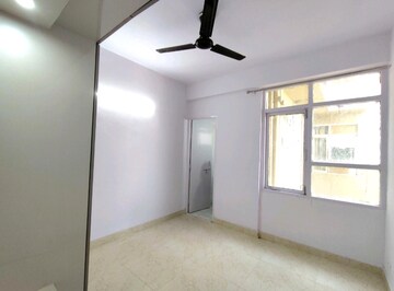 Room in 2 BHK Apartment at Vashisht Heights, Sector 87 – for Rent