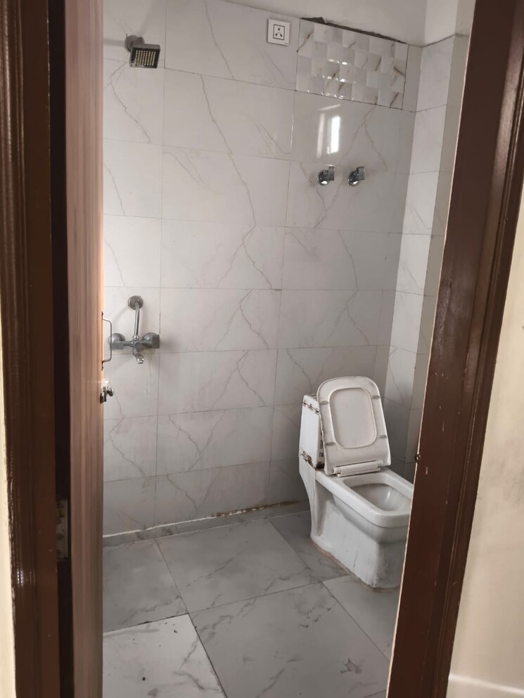 Bathroom, mahagun-mywoods 2 Bedroom 935 Sq.Ft. Apartment In Sector 16c Greater Noida Greater Noida 9569861