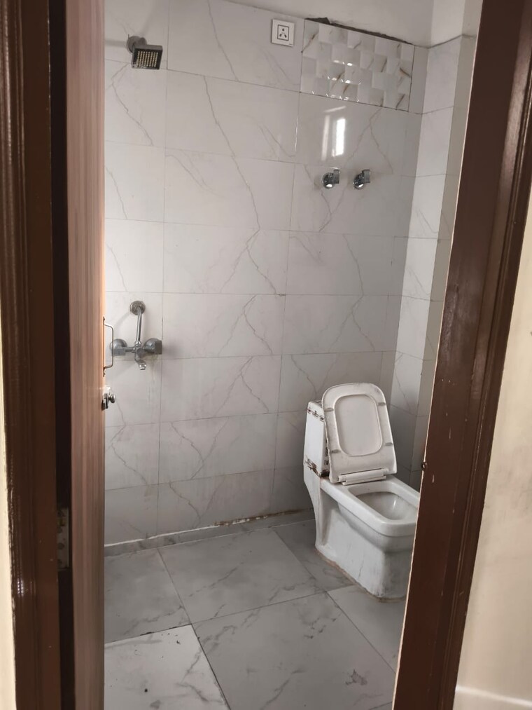 Bathroom, mahagun-mywoods 2 Bedroom 935 Sq.Ft. Apartment In Sector 16c Greater Noida Greater Noida 9569861