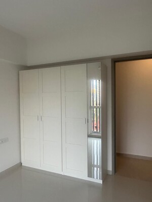 Room in 3 BHK Apartment at Solitaire Malad West, Malad West – for Rent