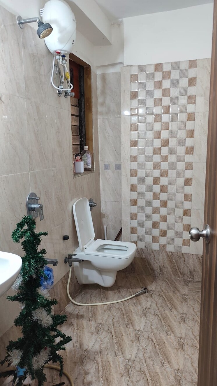 Bathroom, solitaire-malad-west 3 Bedroom 950 Sq.Ft. Apartment In Malad West Mumbai 9569865