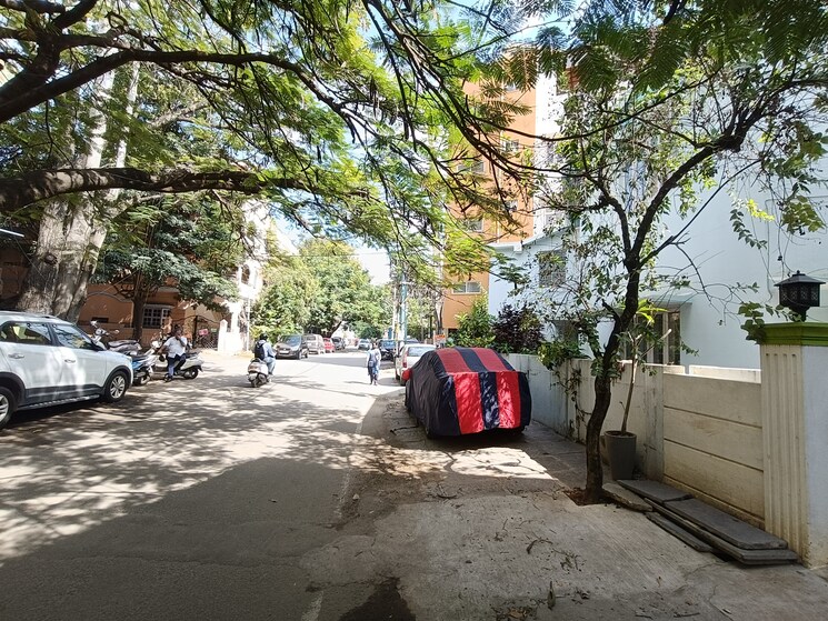  Parking, indiranagar 5 Bedroom 2400 Sq.Ft. Independent House In Indiranagar Bangalore 9569877