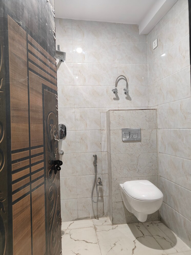 Attached Bathroom, sarita-vihar-pocket-c-rwa 2 Bedroom 850 Sq.Ft. Independent House In Sarita Vihar Delhi 9569895