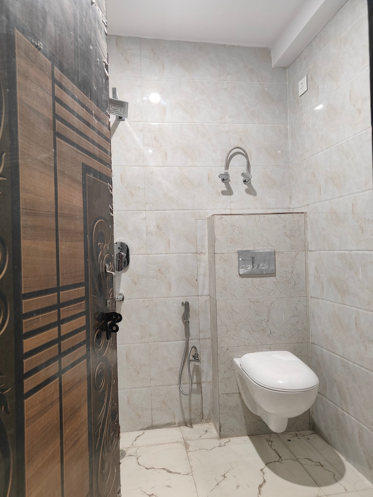 Attached Bathroom, sarita-vihar-pocket-c-rwa 2 Bedroom 850 Sq.Ft. Independent House In Sarita Vihar Delhi 9569895
