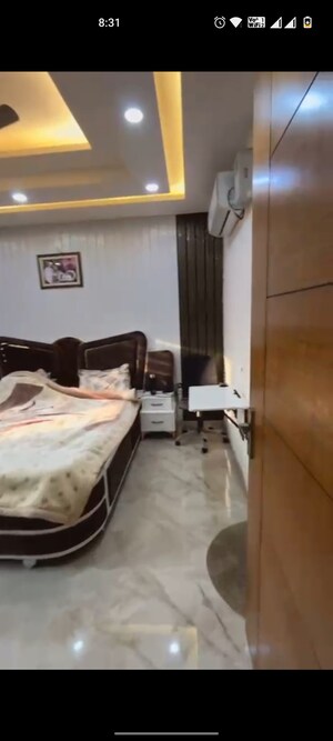 Master Bedroom in 3 BHK Builder Floor at BPTP Park 81, Sector 81 – for Rent