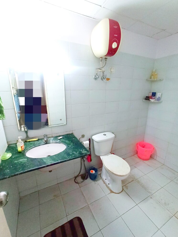 Bathroom, bptp-park-floors-i 3 Bedroom 982 Sq.Ft. Apartment In Sector 77 Faridabad 9569896