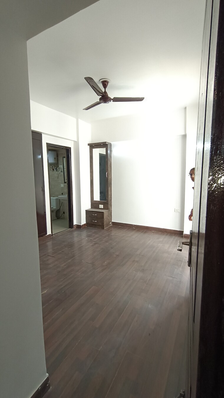 Room, sethi-max-royal 2 Bedroom 895 Sq.Ft. Apartment In Sector 76 Noida 9569907