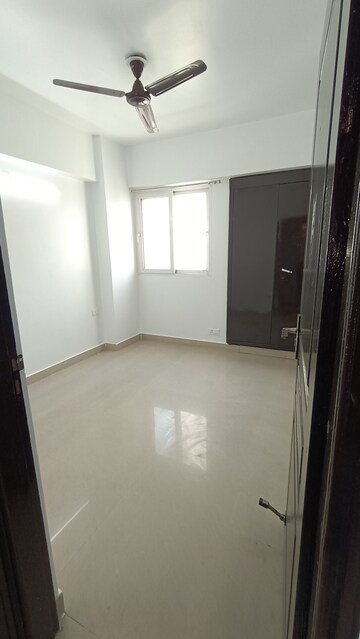 Room in 2 BHK Apartment at Sethi Max Royal, Sector 76 – for Rent