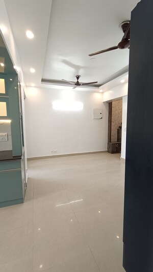 Room in 2 BHK Apartment at Sethi Max Royal, Sector 76 – for Rent