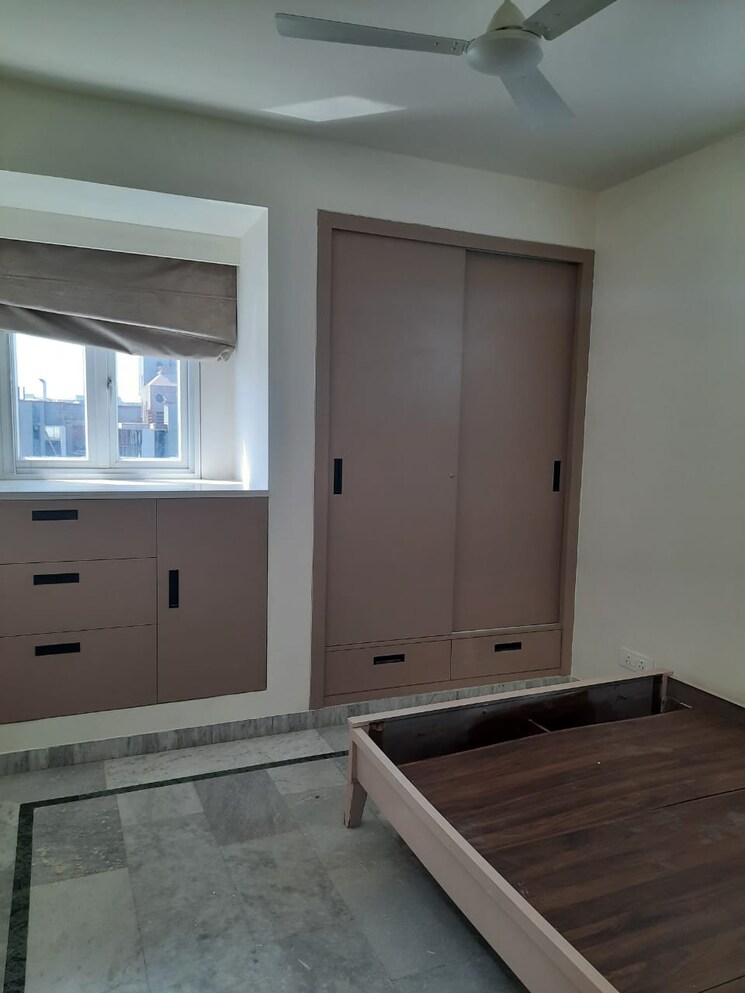 Room, dwarka 3 Bedroom 1200 Sq.Ft. Builder Floor In Dwarka Delhi 9569911