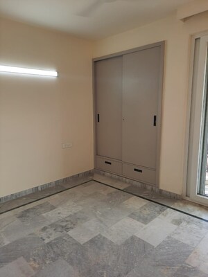 Room in 3 BHK Builder Floor at Dwarka – for Rent