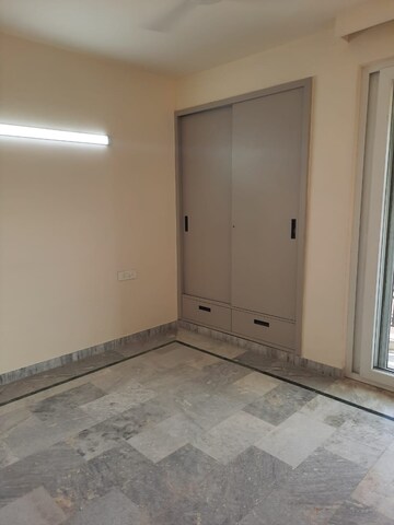 Room in 3 BHK Builder Floor at Dwarka – for Rent