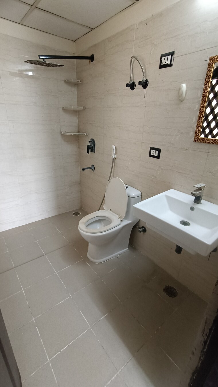 Bathroom, sethi-max-royal 2 Bedroom 1125 Sq.Ft. Apartment In Sector 76 Noida 9569913