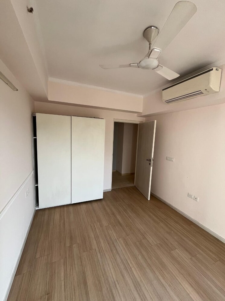 Room, dlf-the-skycourt 3 Bedroom 1931 Sq.Ft. Apartment In Sector 86 Gurgaon 9569960