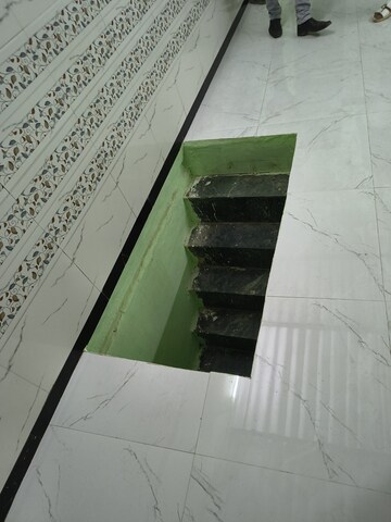 Furnished Amenities in 1 RK Villa at Kurla West – for Rent