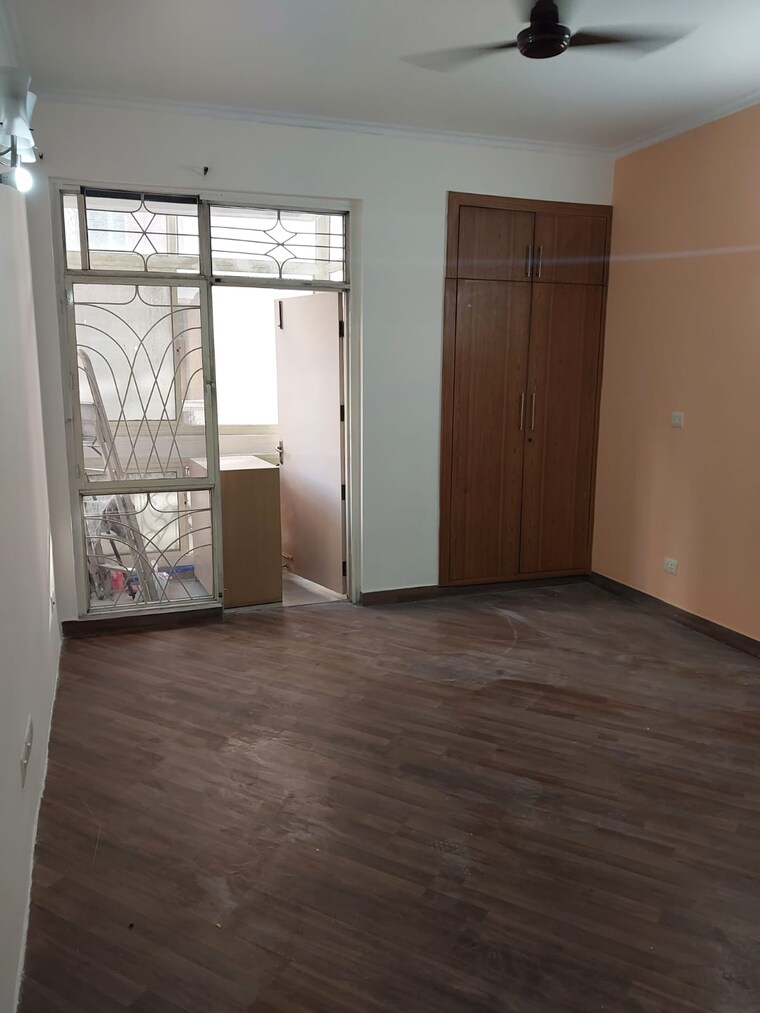 Room, parsvnath-green-ville 3 Bedroom 1945 Sq.Ft. Apartment In Sector 48 Gurgaon 9569951