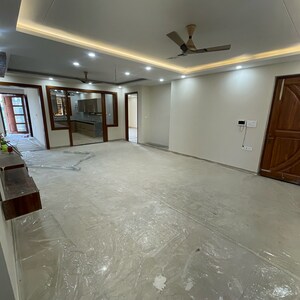 Parking in 3 BHK Builder Floor at Sector 21c – for Rent