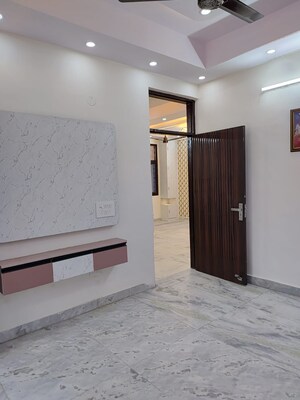 Room in 2.5 BHK Villa at Crossing Republik, Crossing Republic – for Rent