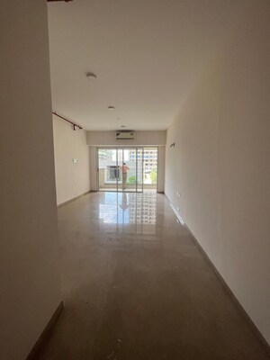 Room in 3.5 BHK Apartment at Kalpataru Radiance, Goregaon West – for Rent