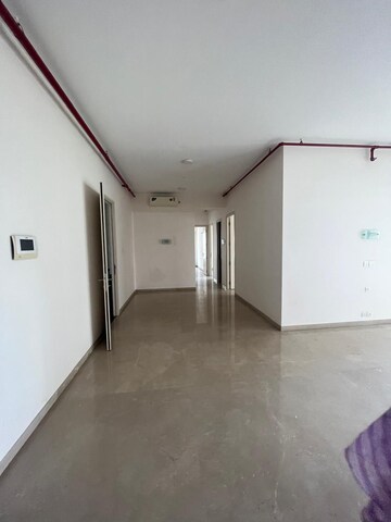 Room in 3.5 BHK Apartment at Kalpataru Radiance, Goregaon West – for Rent