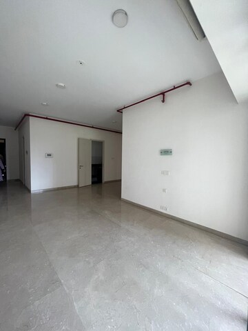 Room in 3.5 BHK Apartment at Kalpataru Radiance, Goregaon West – for Rent