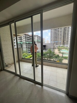 Room in 3.5 BHK Apartment at Kalpataru Radiance, Goregaon West – for Rent