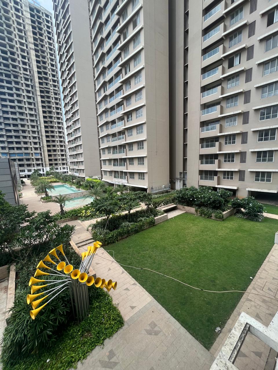 3.5 BHK + Servant Room 2000 Sq.Ft. Apartment in Kalpataru Radiance