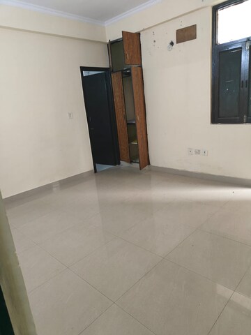 Room in 3.5 BHK Apartment at Crossing Republik, Crossing Republic – for Sale