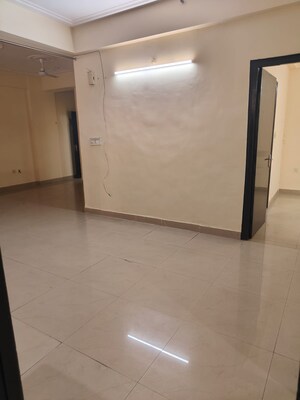 Room in 3.5 BHK Apartment at Crossing Republik, Crossing Republic – for Sale