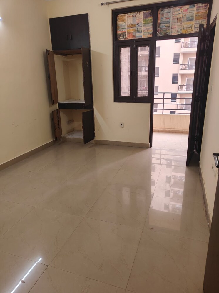 Room, crossing-republik 3.5 Bedroom 1810 Sq.Ft. Apartment In Crossing Republic Ghaziabad 9570000