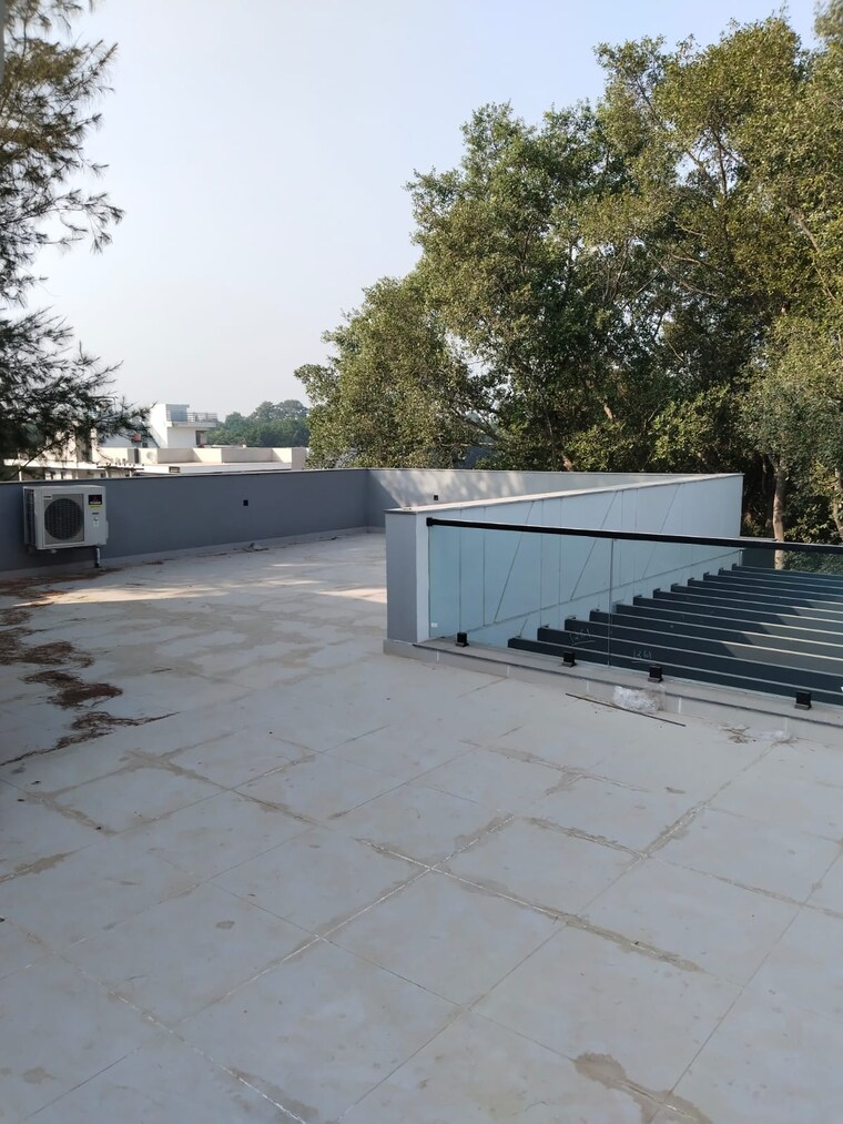  Parking, acl-apartment 5 Bedroom 1000 Sq.Yd. Independent House In Vasant Kunj Delhi 9570012