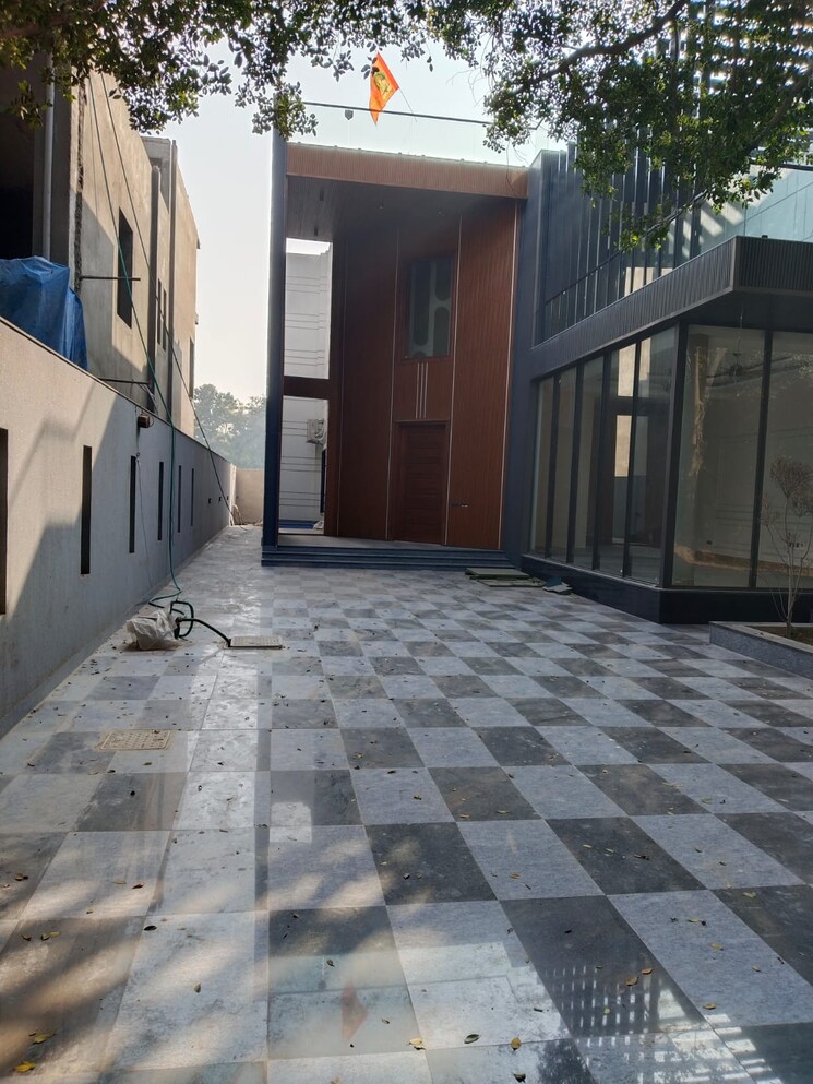  Parking, acl-apartment 5 Bedroom 1000 Sq.Yd. Independent House In Vasant Kunj Delhi 9570012
