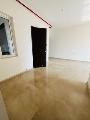 Room in 2 BHK Apartment at Kalpataru Radiance, Goregaon West – for Rent