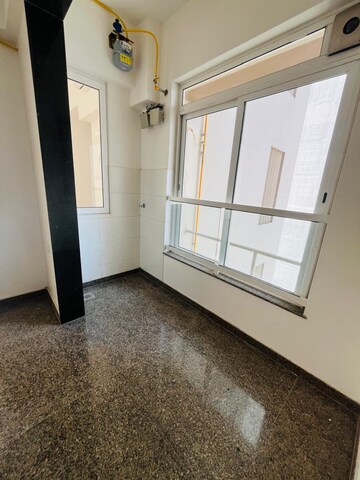 Room in 2 BHK Apartment at Kalpataru Radiance, Goregaon West – for Rent