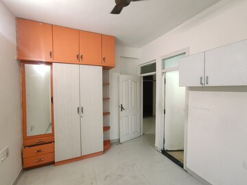 Room in 3 BHK Apartment at Reliable Layout – for Rent