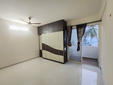 Room in 3 BHK Apartment at Reliable Layout – for Rent