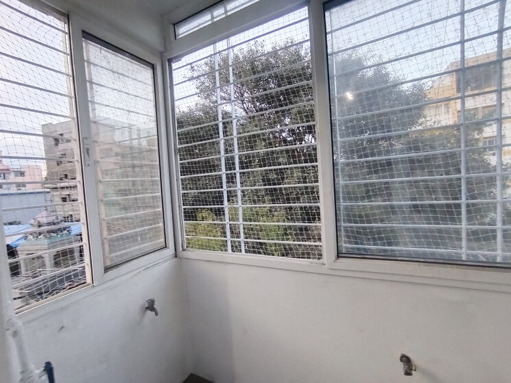 Balcony, reliable layout 3 Bedroom 1500 Sq.Ft. Apartment In Reliable Layout Bangalore 9570047